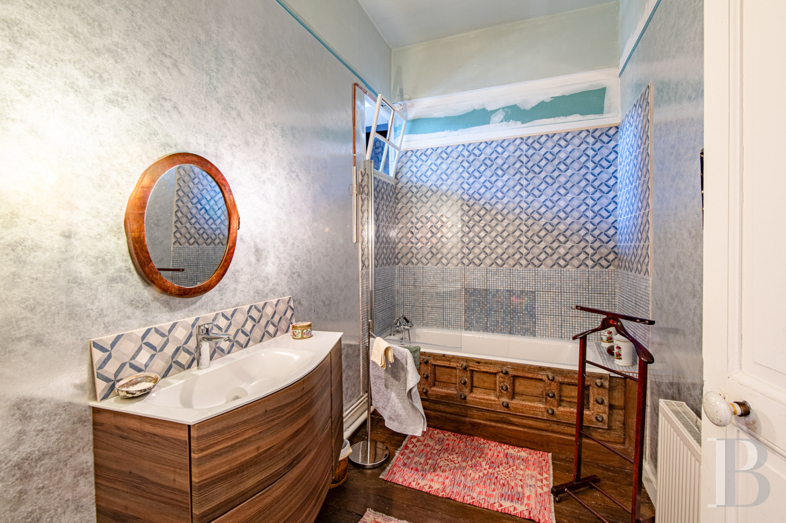 A 15th-century castle overlooking rolling farmland between Poitiers and Angoulême, in the Vienne region. - photo  n°21